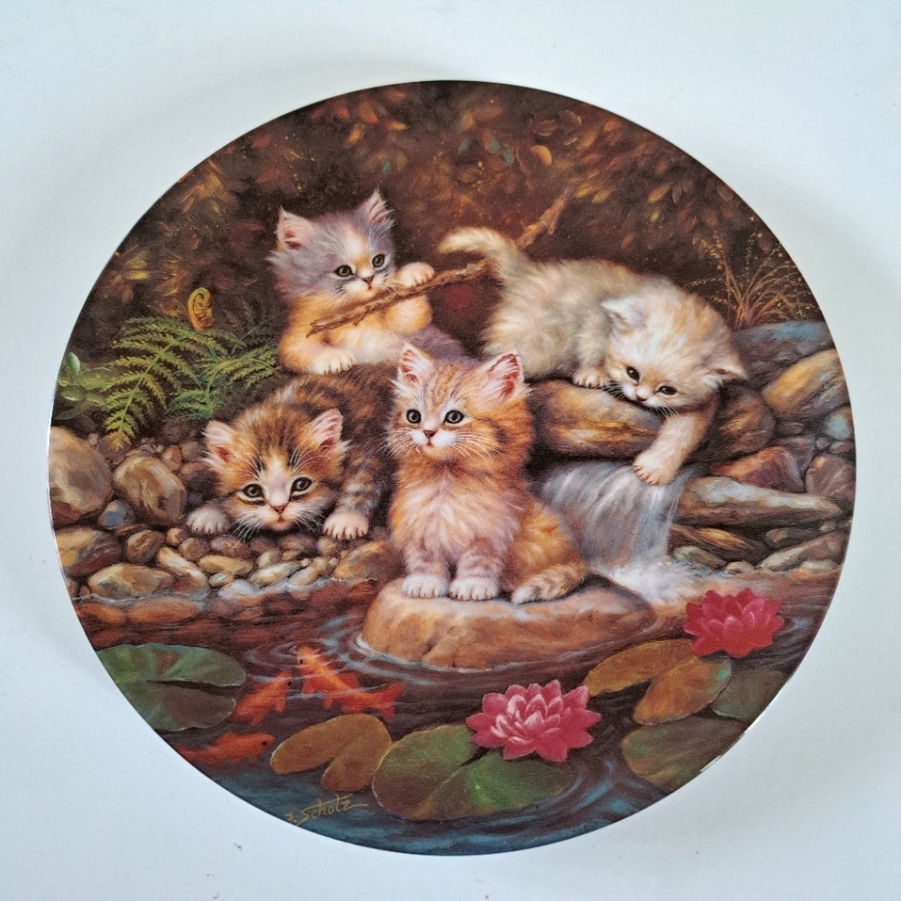 Plate with cute kittens